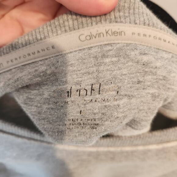 Calvin Klein‎ Performance Cropped Sweatshirt M Gray Logo Sleeve Pullover Top - Picture 2 of 4